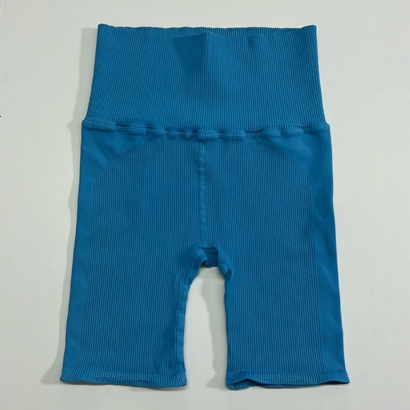FP Movement Free People Happiness Runs Bike Shorts Blue M/L NWOT - Picture 1 of 6